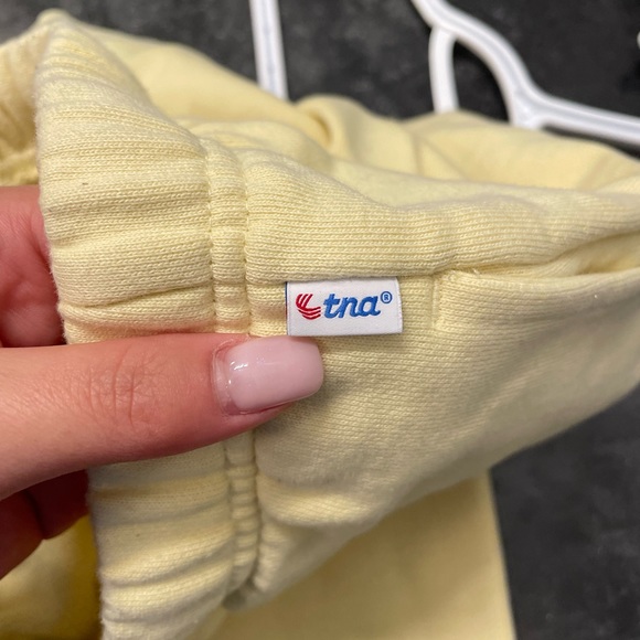 Aritzia TNA Cozy Extra Fleece Mega Sweatpants - Picture 4 of 4